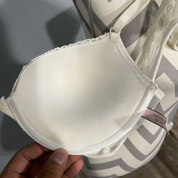 Victorias Secret Bra 36C - Picture 10 of 10